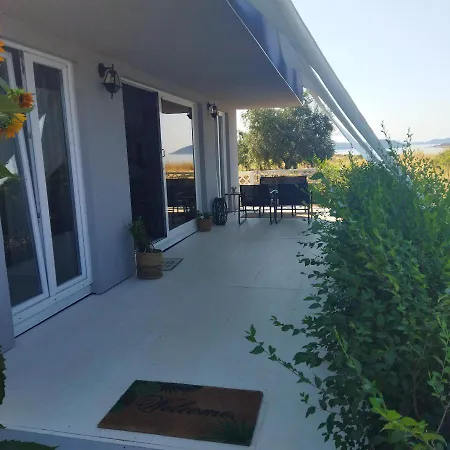 House Mara Semesterbostad